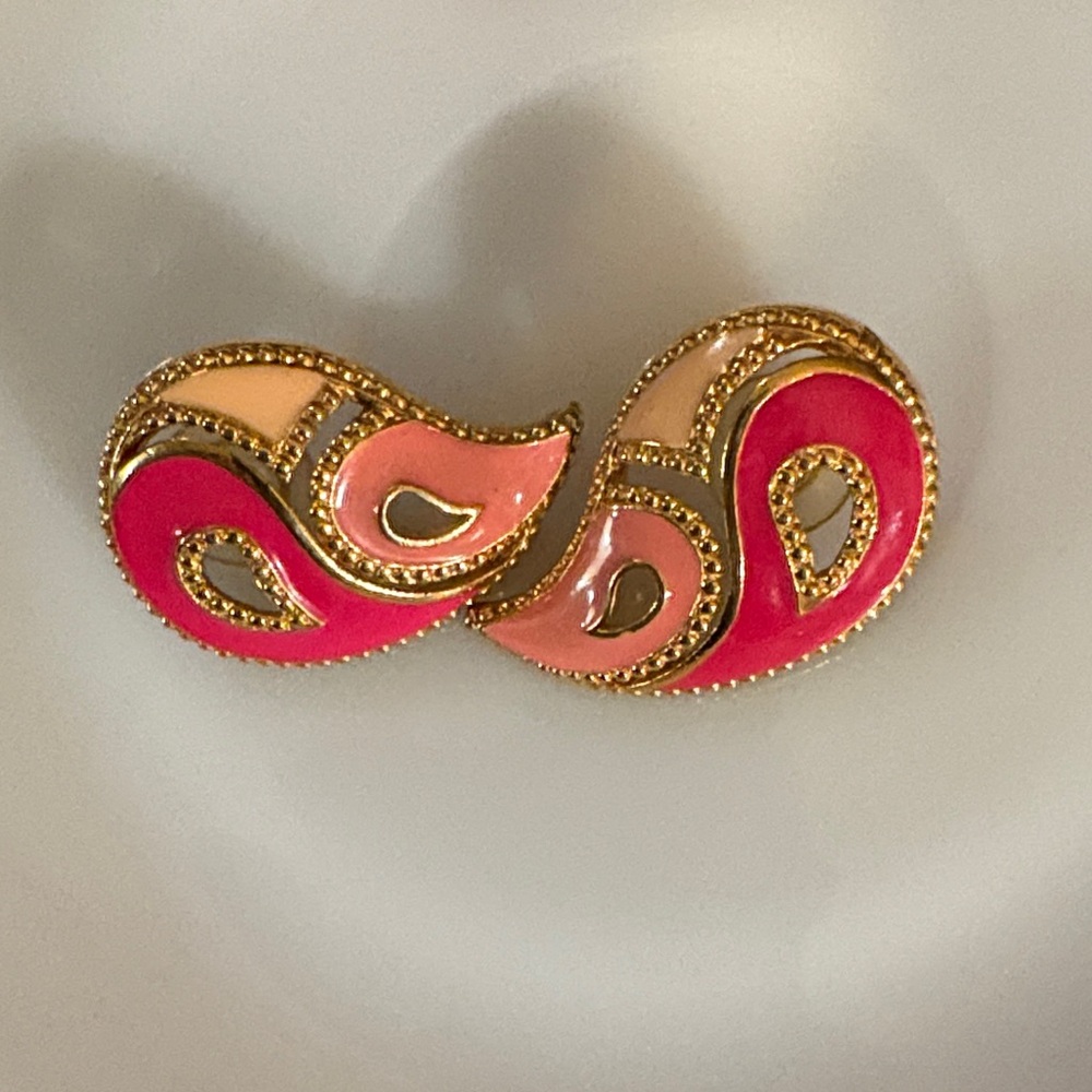 Avon Gold and Pink Paisley Earrings